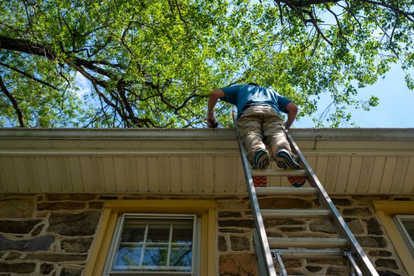 Industrial Gutter Cleaning in Jonesboro